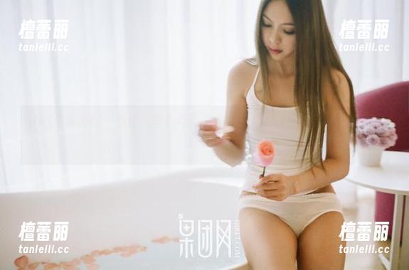 GIRLT果团网 - 黄歆苑写真与办公室：快递是我的常客，你看到了吗？