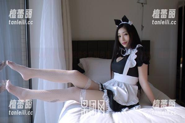 GIRLT果团网 - 在黄歆苑的全套图包里，长腿和谐共舞，随时陷入沉思！