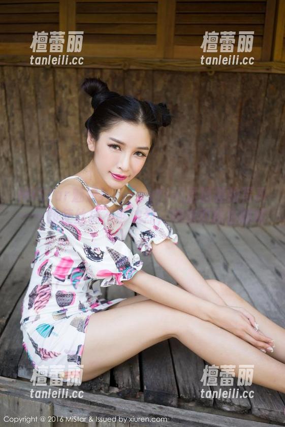 MiStar魅妍社 - FoxYini孟狐狸的写真——即使丝袜不够浓烈，她依旧抓住眼球。