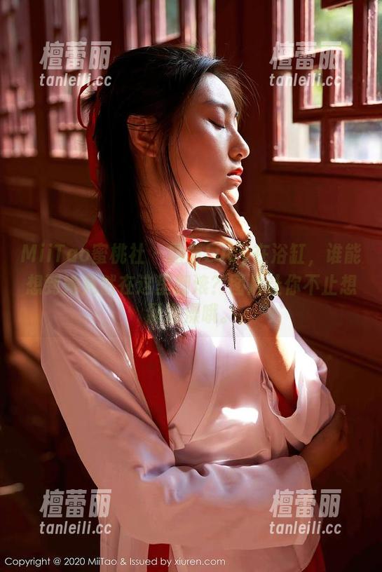 MiiTao蜜桃社 - 露西Lucy在浴缸，谁能想到她竟然在这里翻滚？图片让你不止想到泡澡哦。