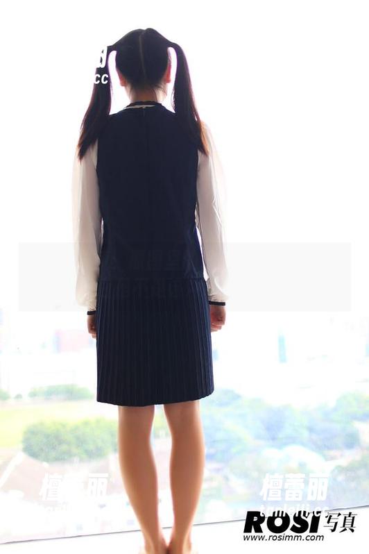 ROSI写真 ROSI白裙:原图里的她是风儿吗?不太明白是不是该冲动买一件!