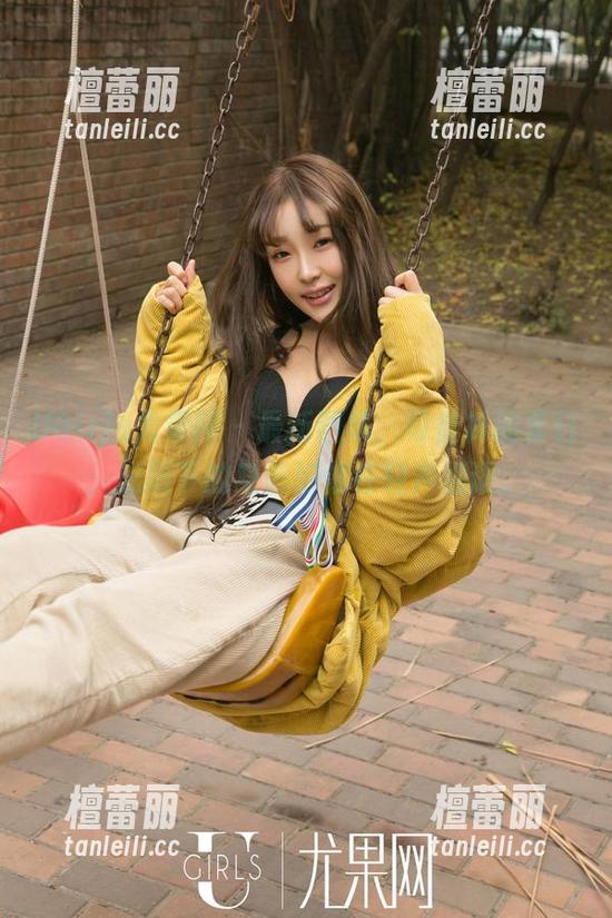 UGirls尤果网 - 最新图集，司徒林的夏日，光影下的身影好像在轻声细语。