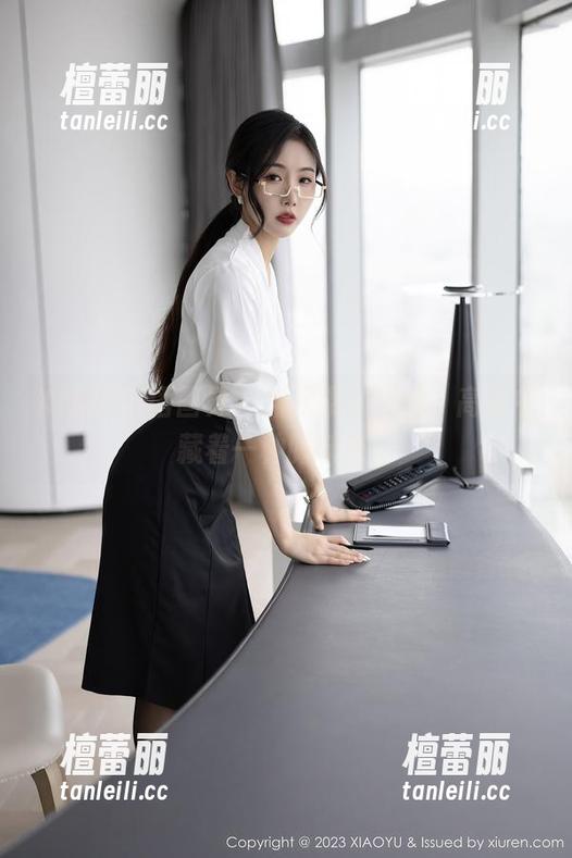 XIAOYU语画界 - 绯月樱的短裙，高清中藏着一种腾跃感。