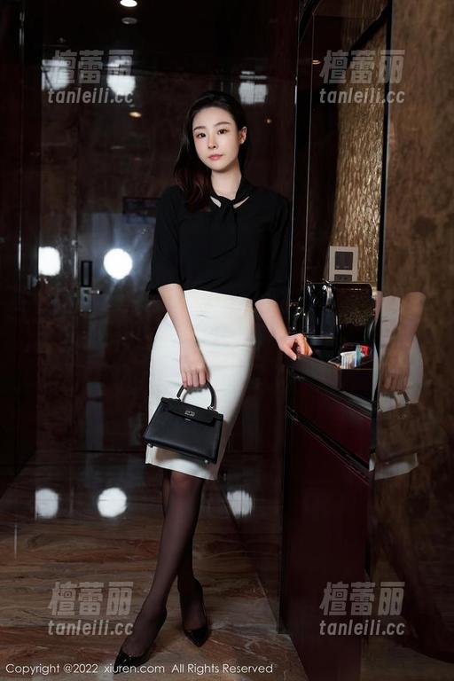 Xiuren秀人网 - 看高清图册，周于希Sally的美臀几乎要打破次元壁了，难道我没有自知之明？