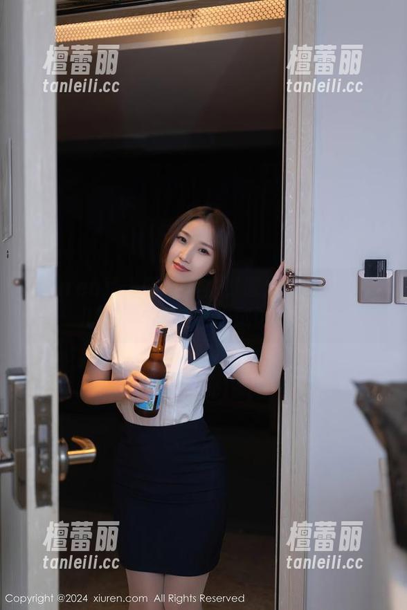 Xiuren秀人网 - 丝袜资源大集合：李可儿让我想要自己也试试这双！