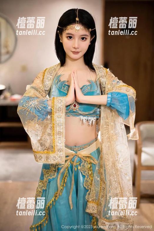 Xiuren秀人网 - 林文文最新校服照片，穿上它我也是校园大咖了？