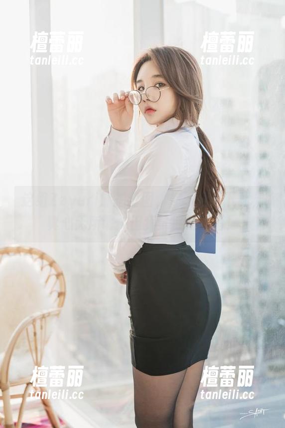 这组Zzyuri旅拍套图，你下载不下载，真心无所谓，但我觉得挺不错！