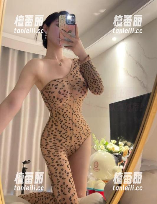 微密圈 - 当不爱笑的赛琳的美图上传时，怎能不“用心看”？这事儿得认真对待！