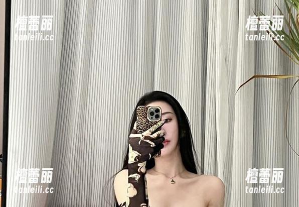 微密圈 - 不爱笑的赛琳的毛衣：高清原图，值得让你屏住呼吸的一刻？