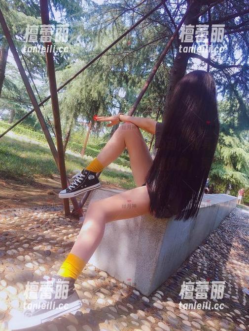 丝月神 微密圈 - 免费原图总是让人心动,尤其是丝月神穿着那黑色筒袜高跟时的优雅,真难以抗拒。