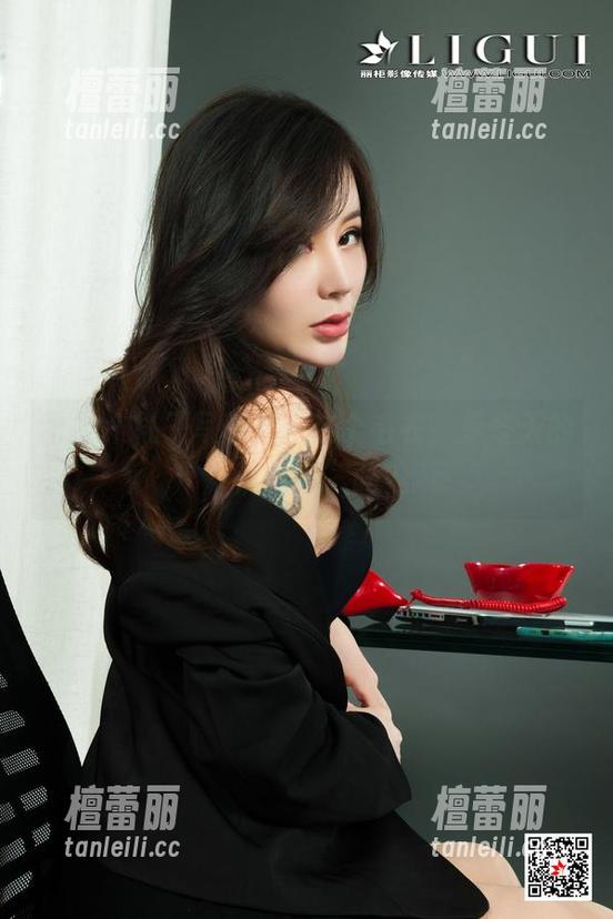 丽柜 - 桃子写真集：这个毛衣，是冬天的“润滑剂”吗？