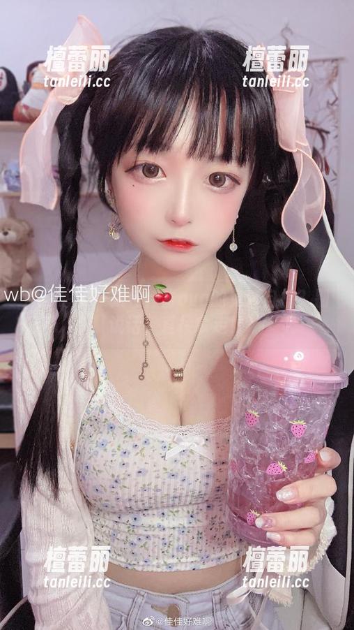 想不想要一张佳佳酱ovo的免费自拍？别说话，直接拿走！