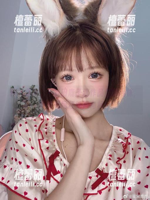 何止是图，千反田鹿子这作品里的网袜，简直是网红新风向标！