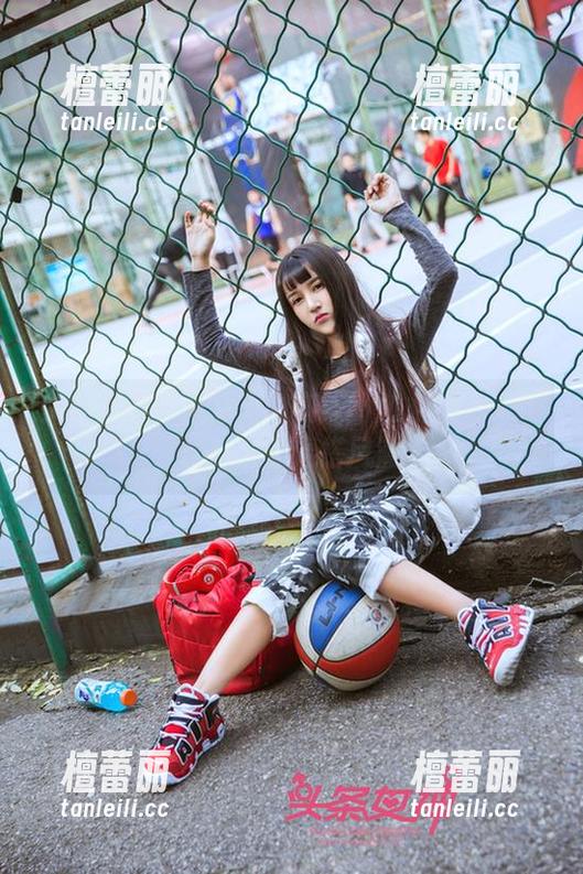 头条女神 - 从私房中窥探不知火舞——JennyR的混搭风潮