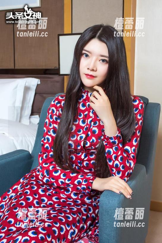 头条女神 - 易阳的免费图集，连回家的诱惑也不小心掉出家门了！