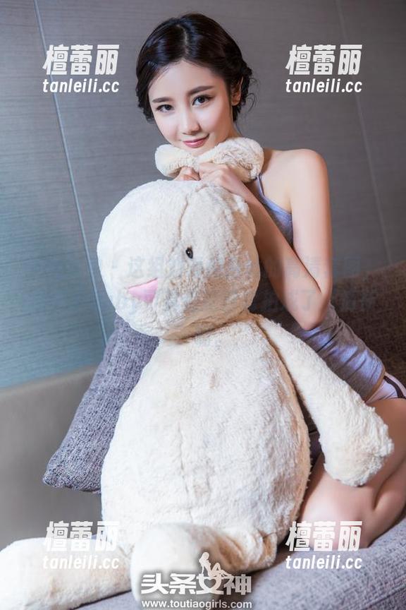 头条女神 - 这组刘海和白丝的高清套图，杨漫妮baby可真是把日常拍成了“情怀”啊。
