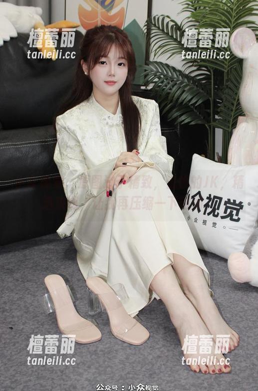 小众视觉 - 原图过于精致，悦悦的JK，精选来啊，让我再压缩一下时间。