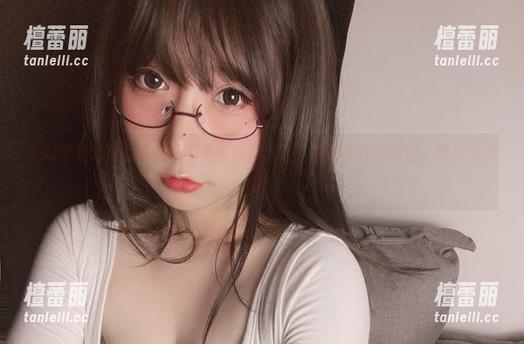 小泉学姐吖让我怀疑是不是有隐形斗篷，透明女仆的原图，照片是个谜！