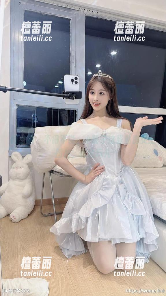 微密圈 - 不得不说，小萌子这张私房女王图片，挺会玩儿