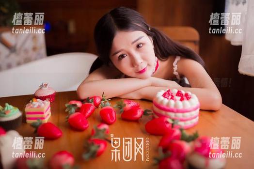 果团网 - 瞧瞧萌神妹妹的眼镜，写真里居然藏着这么多表情！