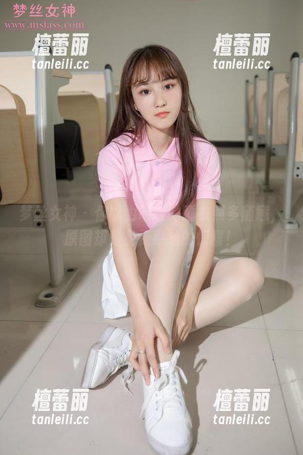 梦丝女神 - 你以为晓晓的睡衣照多随意，原图却是免费奉送的惊喜！