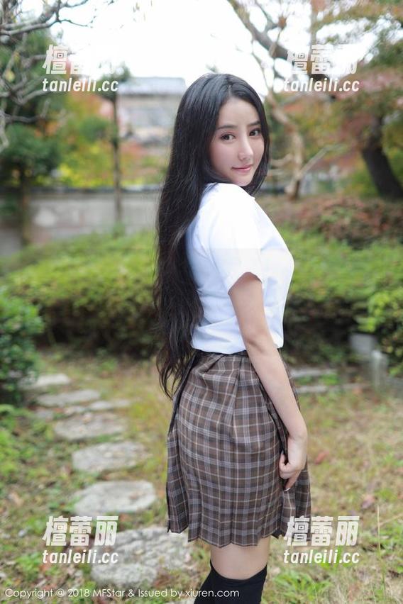 模范学院 - 好奇心驱使我去找《泳池》里的细节，Hana妹的每个姿态都超级吸引眼球！