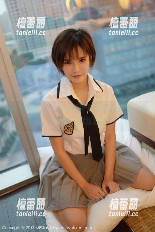 模范学院 - Laura苏雨彤的高清黑白，快下载啊，别犹豫了