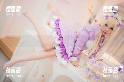 看猫田圣奈奈如何把美脚摆到了图库的舞台上！