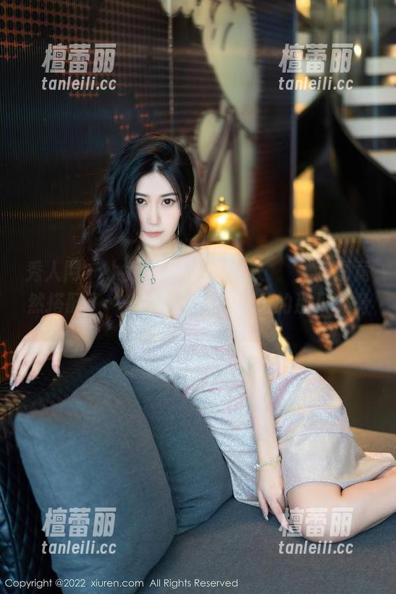 秀人网 - 小乔babyb的豹纹時間，套图竟然搭配了……忽然想起沙发上的那只玩偶。