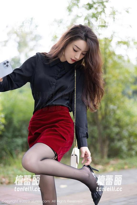 秀人网 - 认真打扮的修女，张美荧给你高清套图带来的新鲜感！