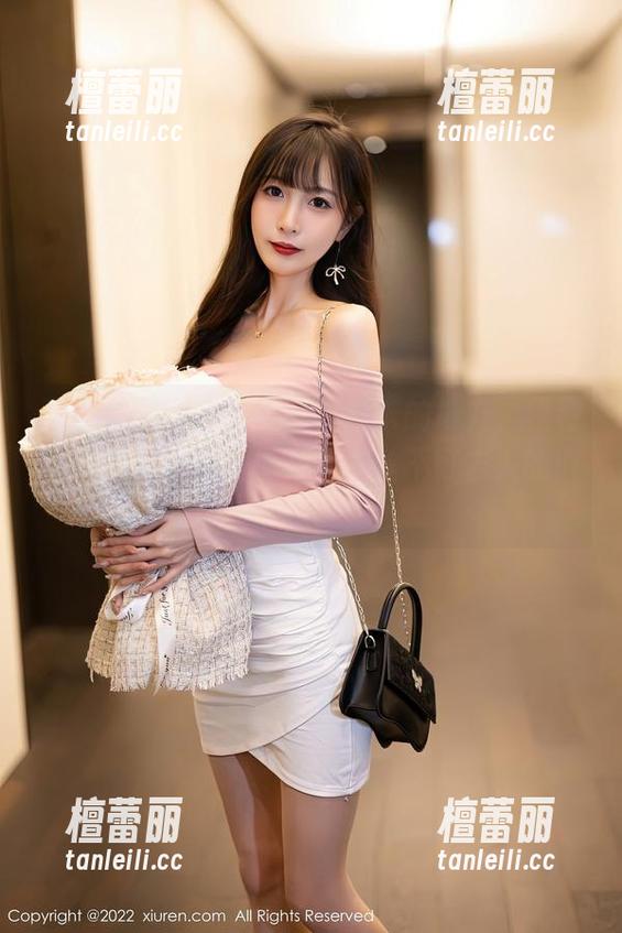 秀人网 - 办公室不只是打卡的地方，模特悦悦的高清作品中藏着一丝不可告人的遐想。