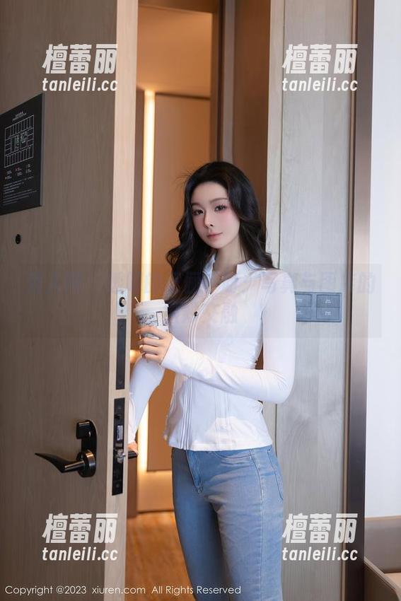 秀人网 - 透明的王俪丁呀：写真与图库的微妙交融