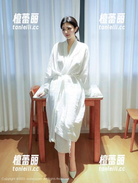 秀人网 - 麻吉小兔子巧妙搭配泳衣，私拍资源真让人想问她：你是魔法师吗？