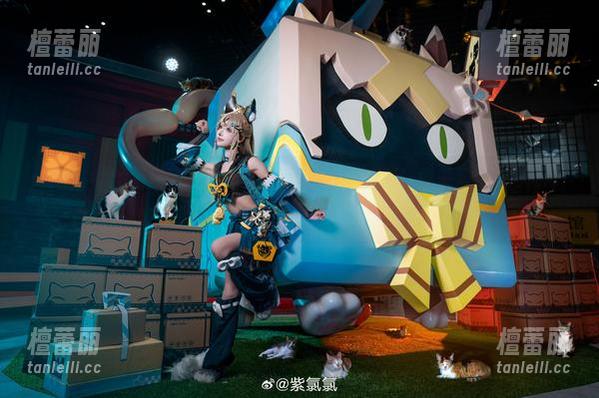 噢不！我的素颜又被紫氯氯的美图Town吸引！快来下载，把无尽夏带回家！