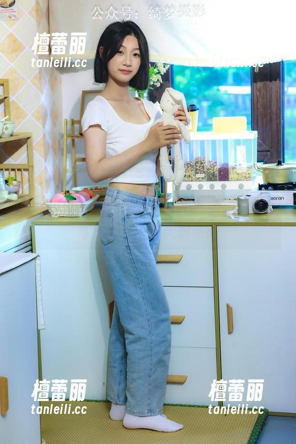 绮梦摄影 - 穿越运动与静止：子涵在这个写真图集中的美腿演绎