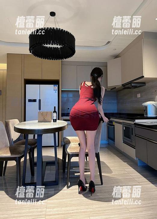微密圈 - 在泳池边聊聊脸红Dearie的事，顺便定制点什么样的写真呢