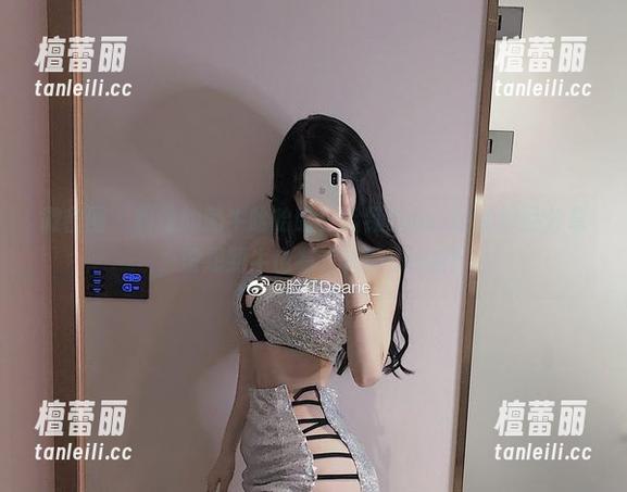 微密圈 - 甜蜜的奶牛哈哈哈！脸红Dearie的作品分享，没想到牛也有这样的pose！