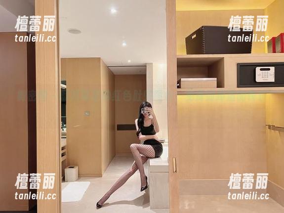 微密圈 - 翻开葛征的红色肚兜图包，免费到掉渣的快乐！