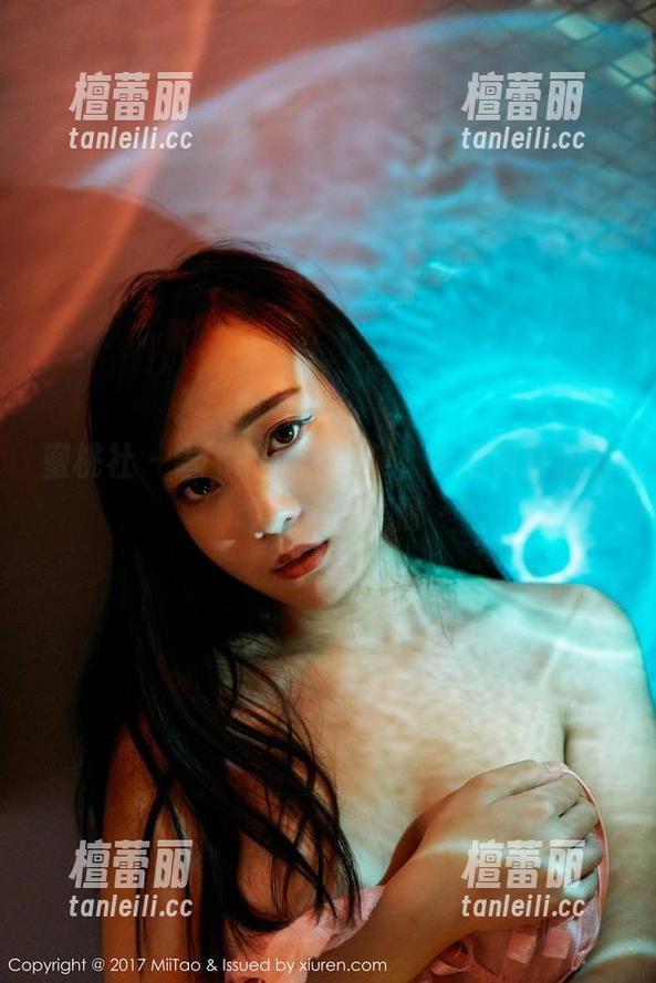 蜜桃社 - 雪飞的私房图集，牛仔裤搭配意想不到的表情
