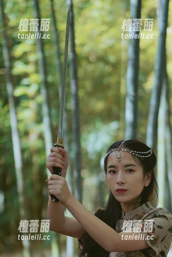 微密圈 - 辣妈女神在制服中挺好看的，免费原图送你抓紧看！