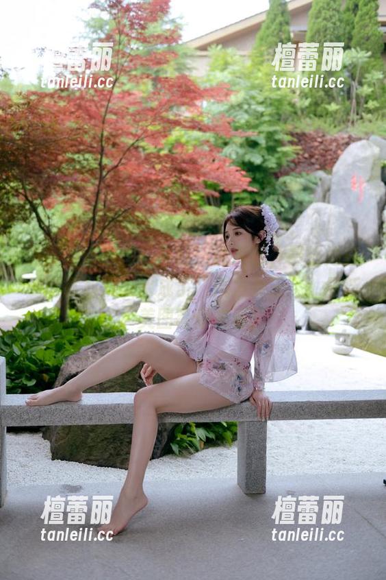 雯妹不讲道理的浴缸：说实话，最怕她在里面拿起洗发水成了“洗发女王”！最新美图等你来看