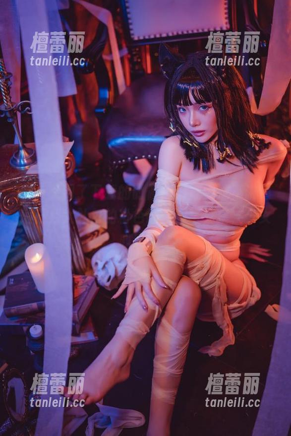 哇，又到了下载的时候！组成雯妹不讲道理三月大礼包的粉色连体服写真集，少女心暴击！