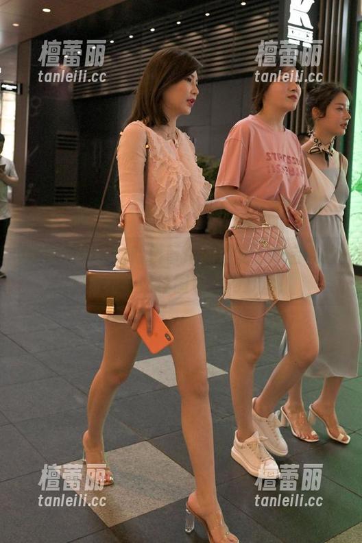魔镜街拍-萌宝儿 魔镜街拍 - 哈哈镜带来的错觉,萌宝儿的包臀裙与肉丝图包一网打尽!
